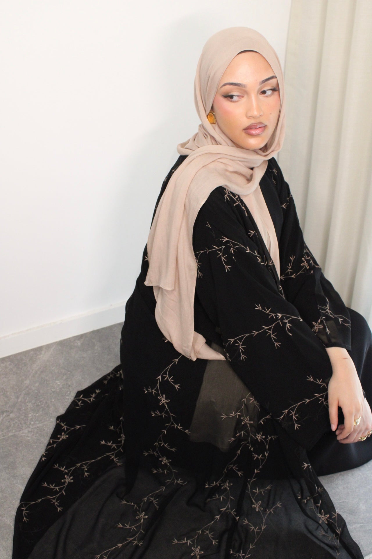 Ivy Embroidery Floral Abaya