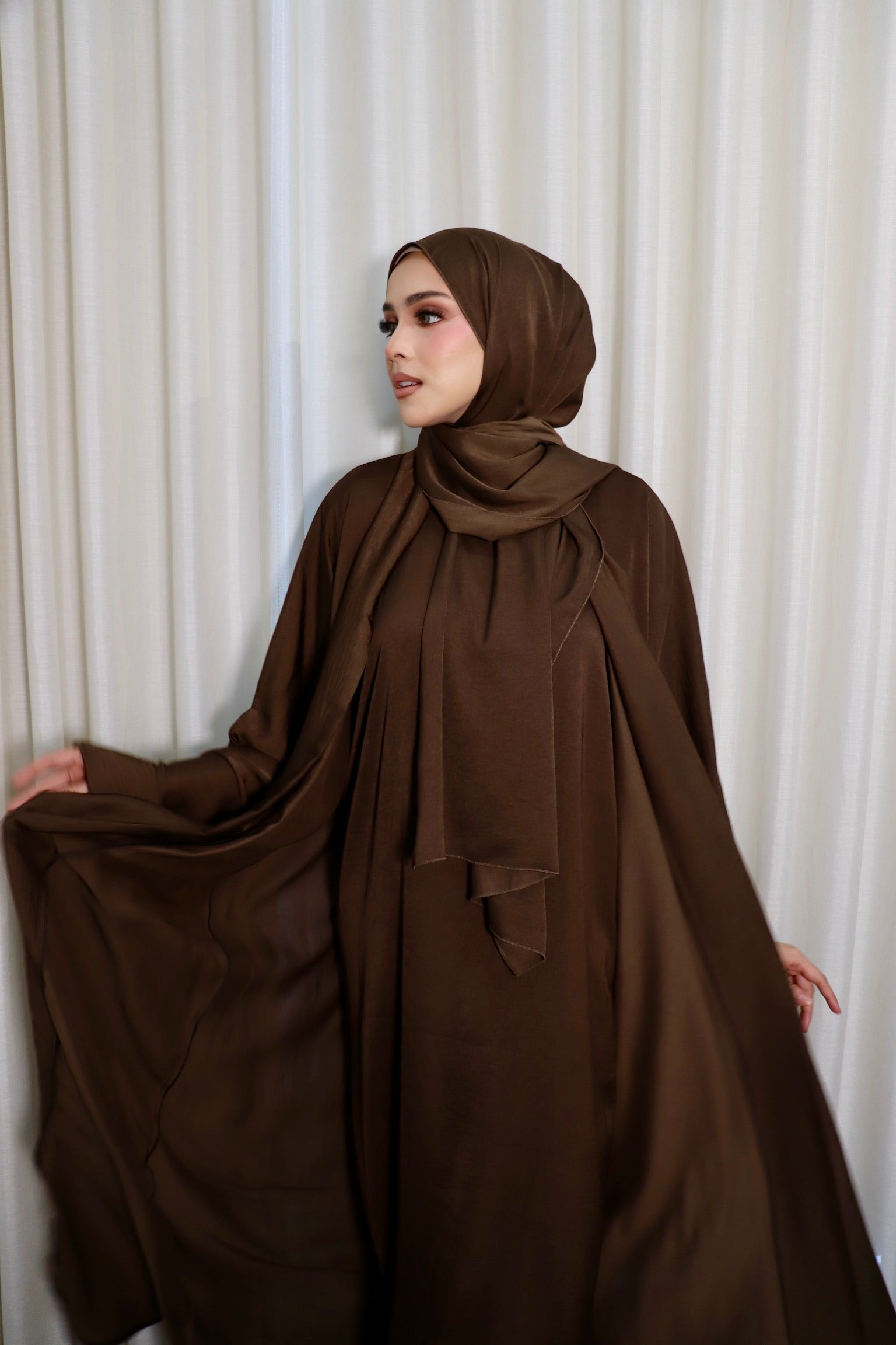 INAIA Luxe Abaya Set