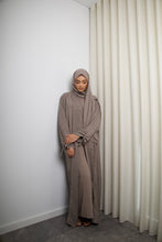 Load image into Gallery viewer, Tamara Linen Bow Abaya Set in Mocha

