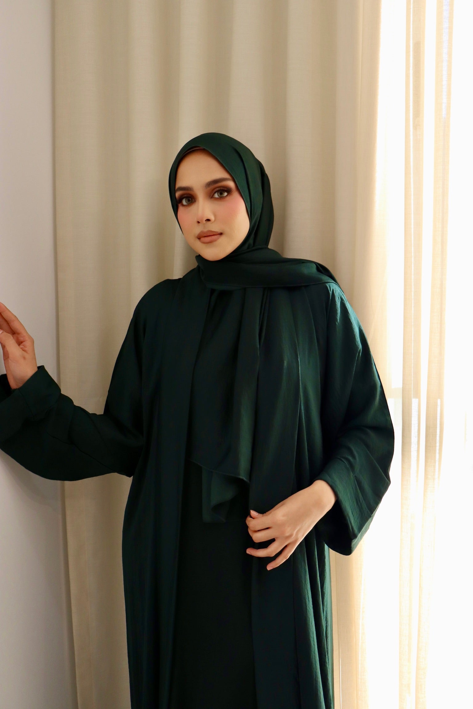 INAIA Luxe Abaya Set