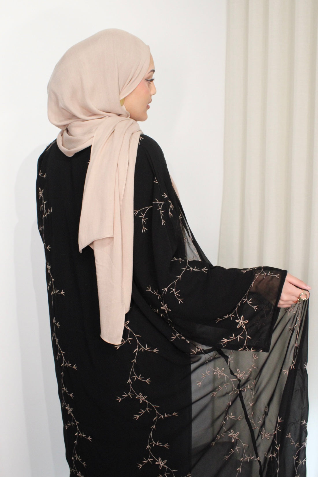 Ivy Embroidery Floral Abaya