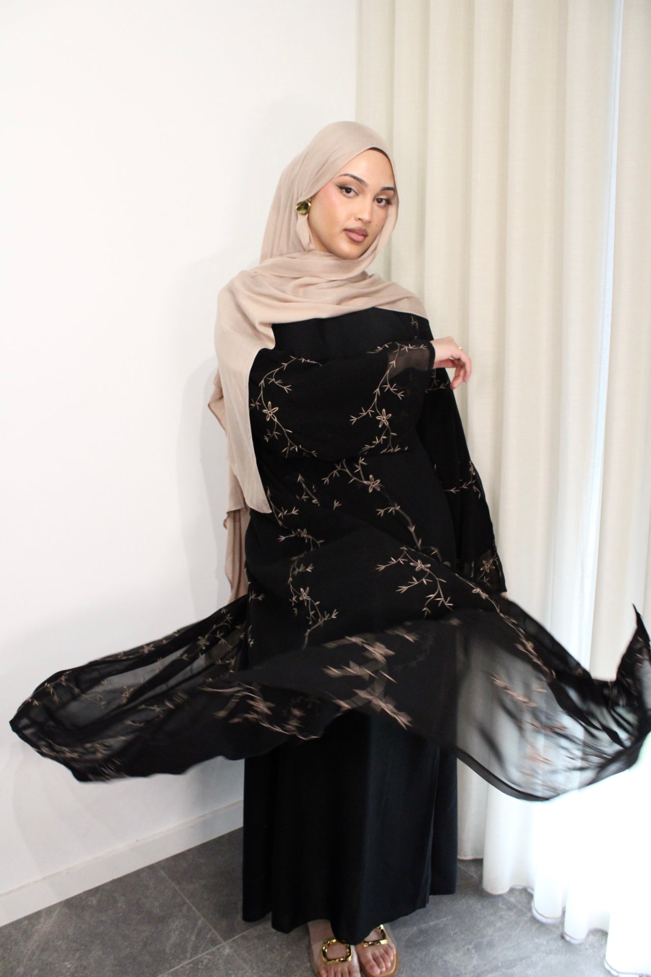 Ivy Embroidery Floral Abaya