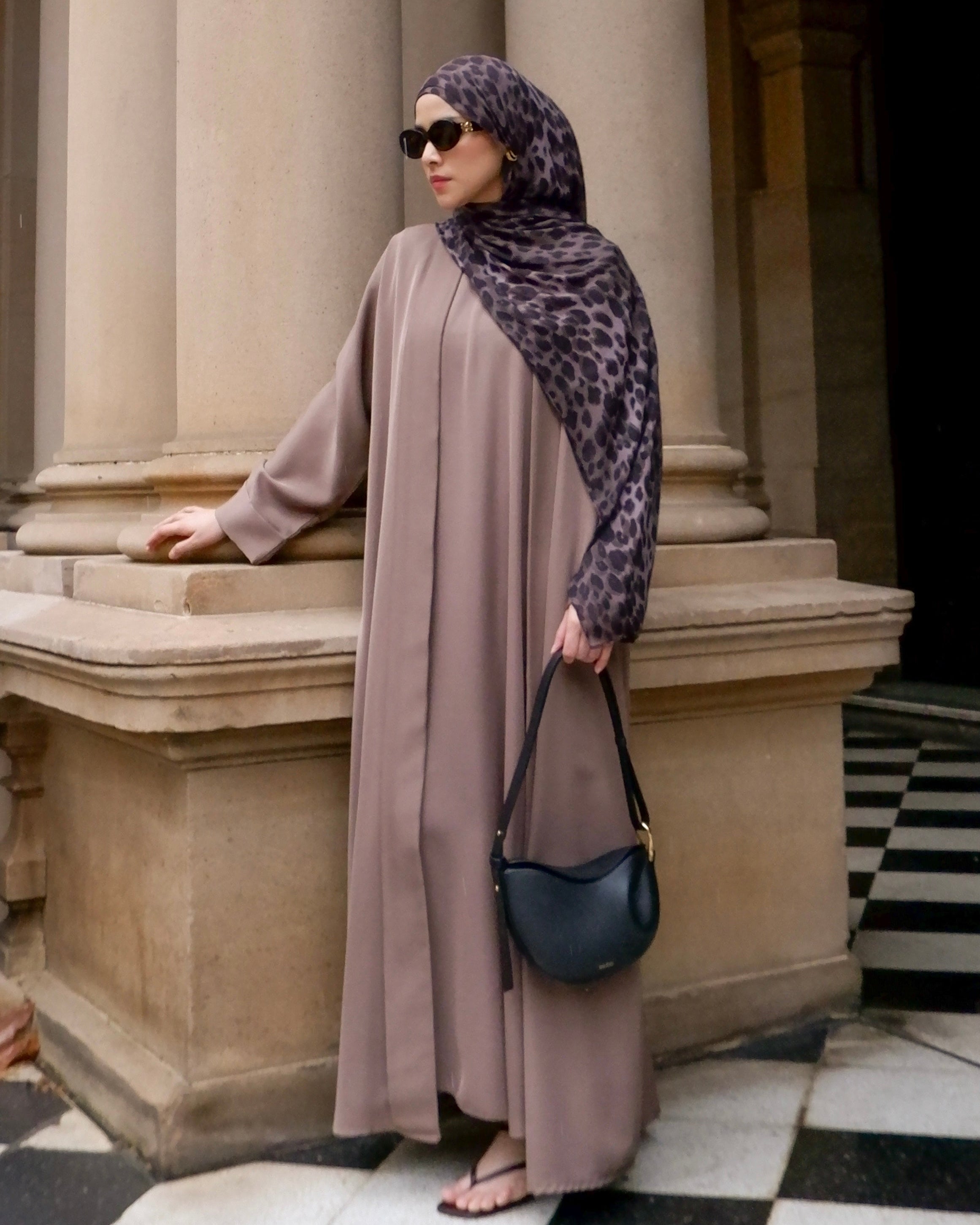 Inaia Luxe Abaya set in Mocha