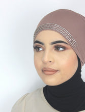 Load image into Gallery viewer, (SALE) Lustrous Beaded Inner Cap
